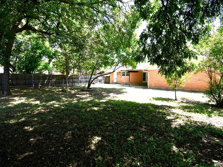 1015 Mitchell Rd — Photo 4