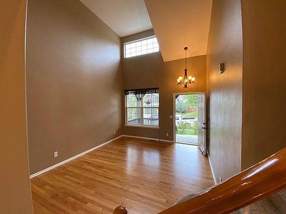 Entry/Living Room