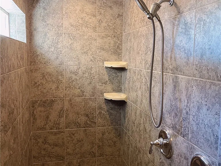 5704 Shadow Bend Dr — Photo 15