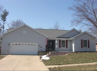 2116 Reynolds Dr, Charleston, IL