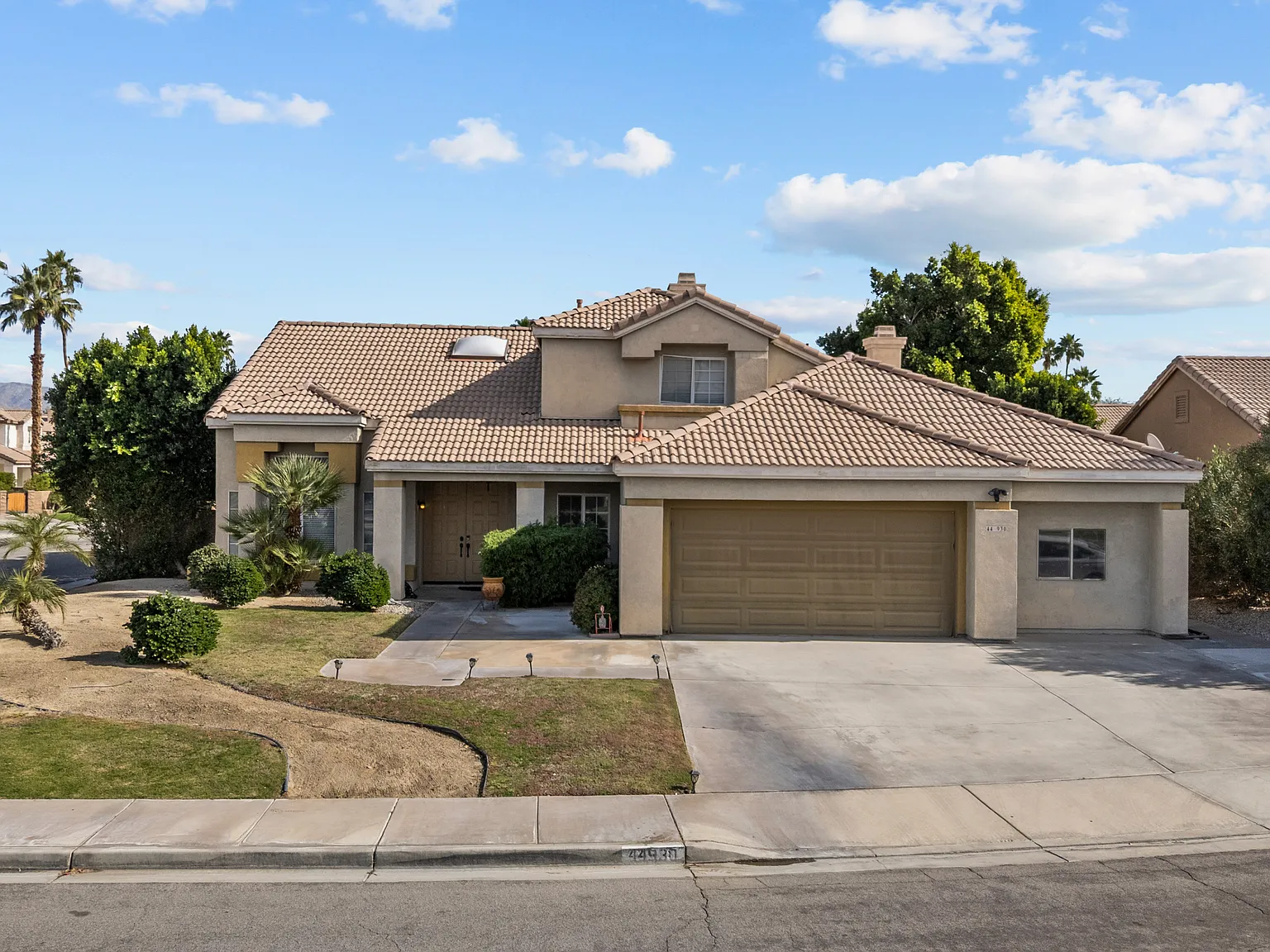 4 bed, 2769 sqft, $3,400 — Photo 2