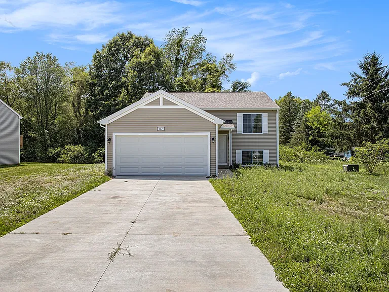 742 E Pine Hill Ave — Photo 1