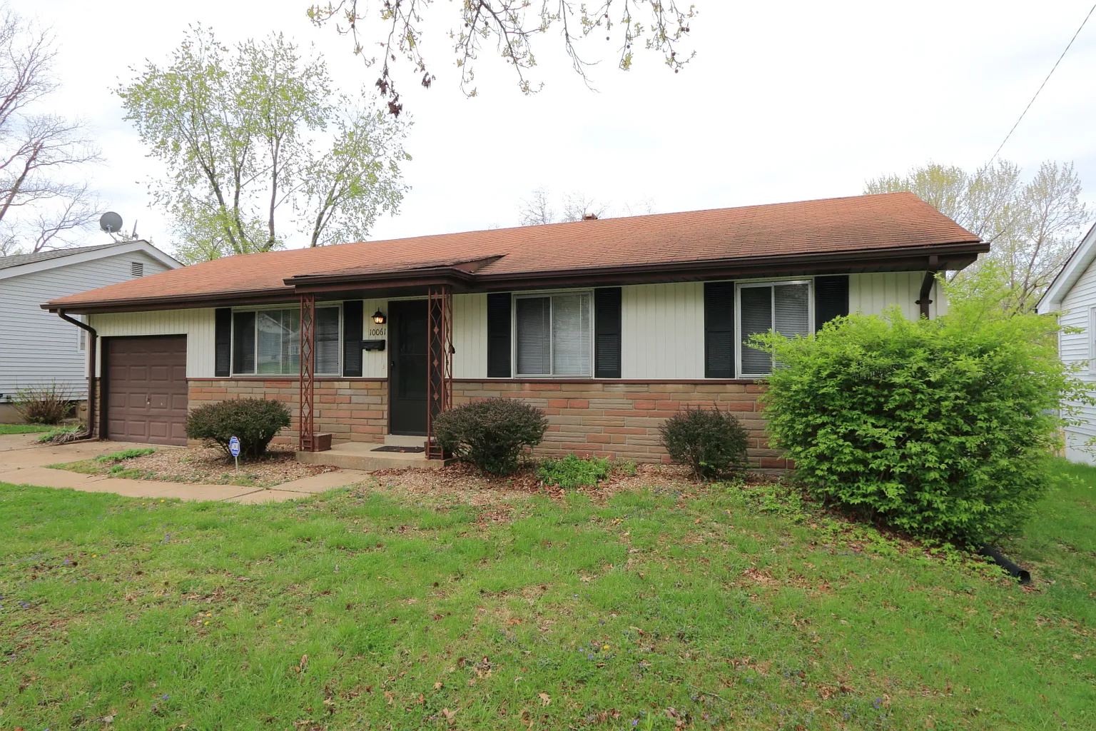10061 Lilac Ave photo 1