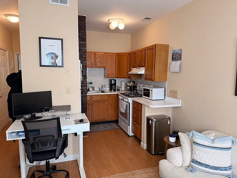 506 E 8th St #2 — Photo 3