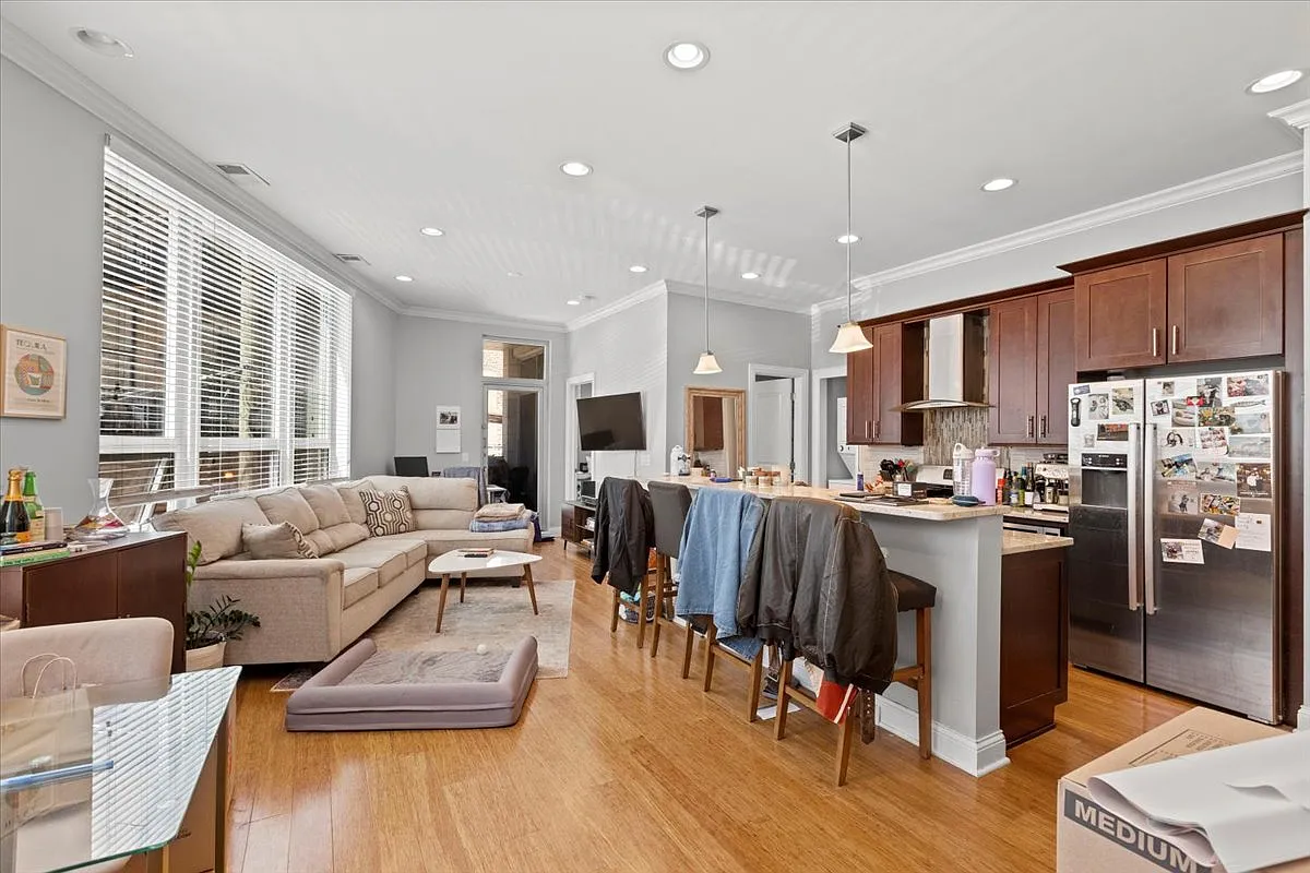 2 bed, 1011 sqft, $3,400 — Photo 3