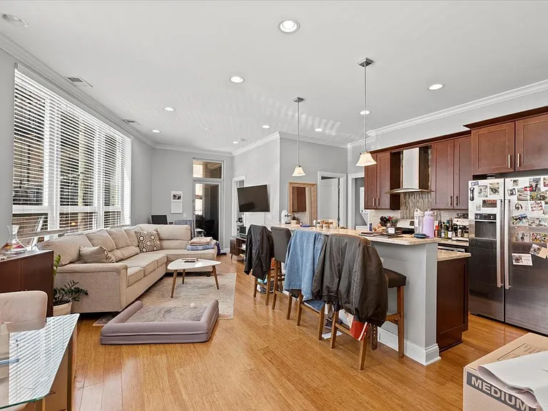 951 W Huron St #204 — Photo 3