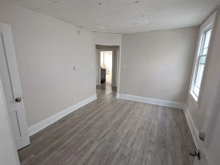 195 Lehigh Ave — Photo 10