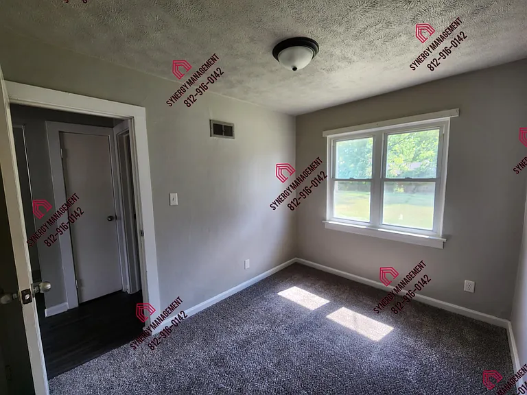 2051 Covert Ave #B — Photo 8