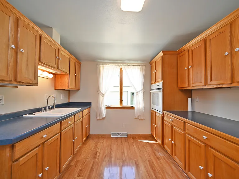 409 Linwood Ave — Photo 2