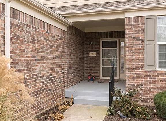 Lovely front of the house that welcomes you!