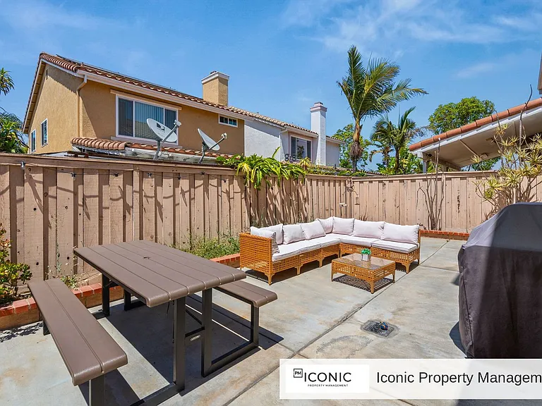 10806 Westonhill Dr — Photo 36