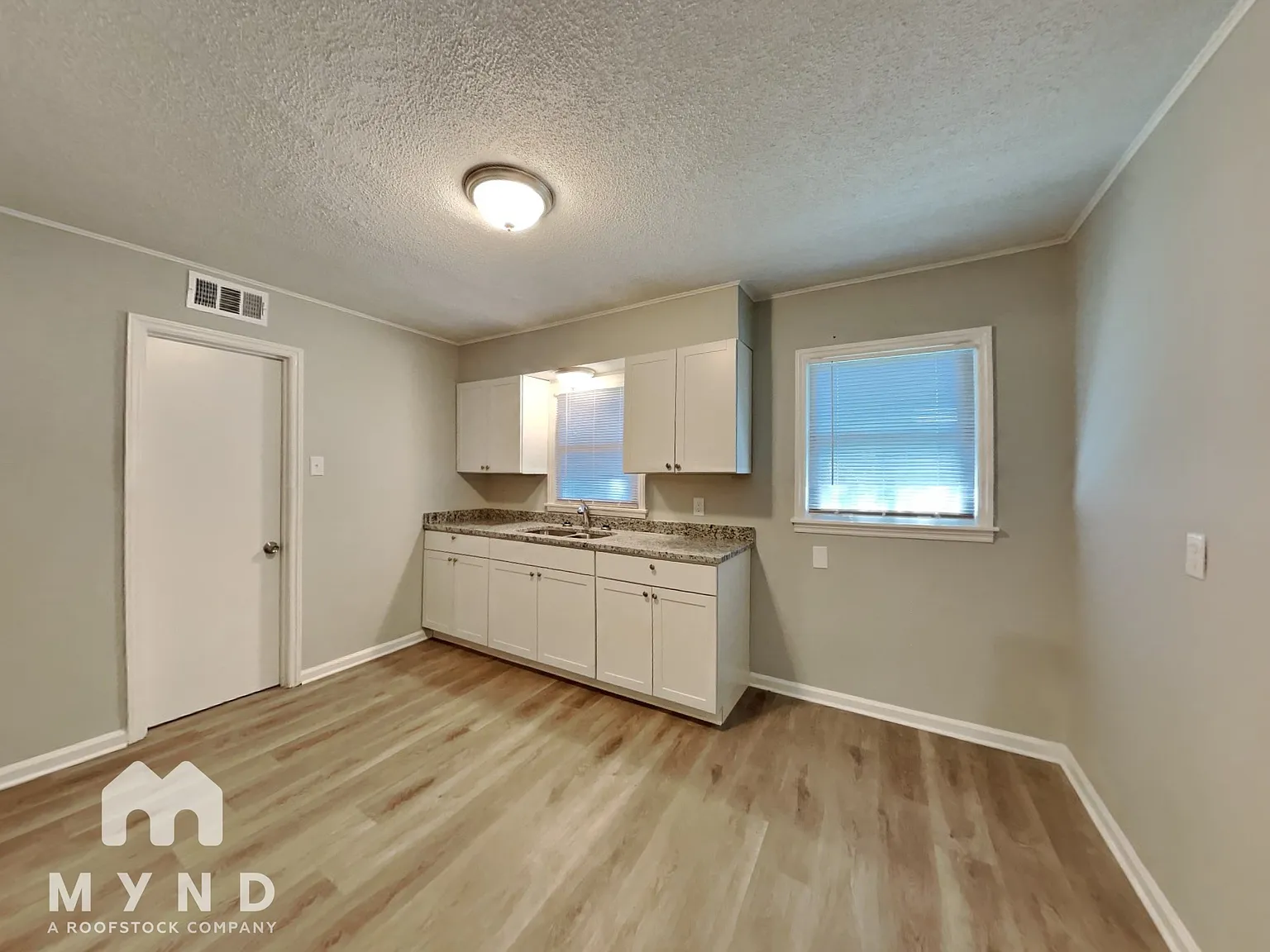 3 bed, 1.0 bath, 1082 sqft, $1,230 — Photo 3