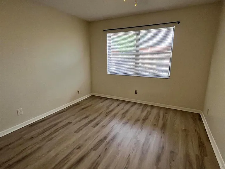 5975 Forest Hill Blvd #201 — Photo 15
