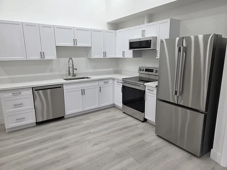 2943 E Beck Ln #4 — Photo 21