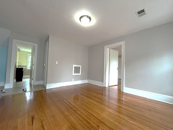 3rd image of 200 Alden Ave APT 9