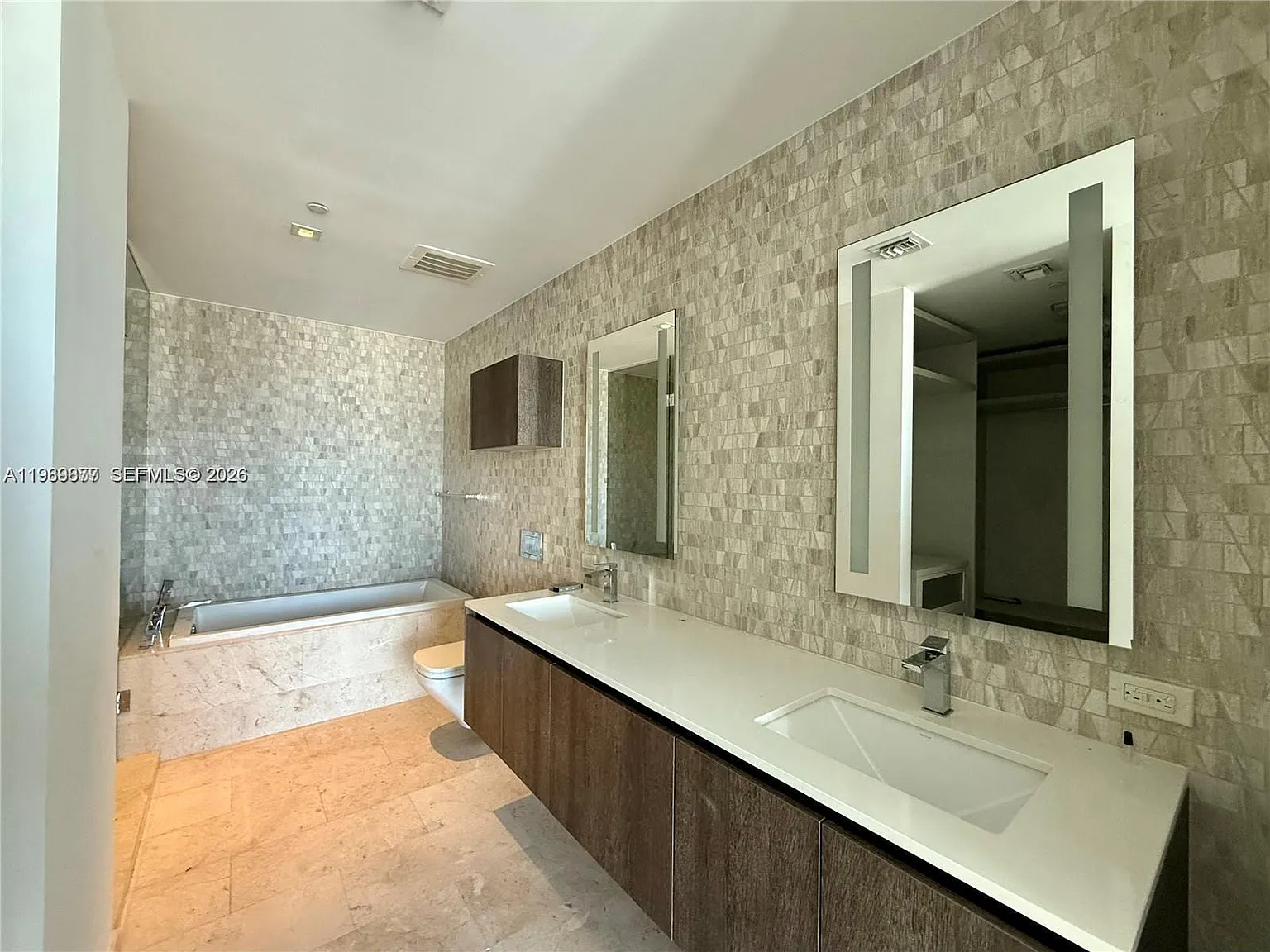1 bed, 1.5 bath, 885 sqft, $4,295 — Photo 4