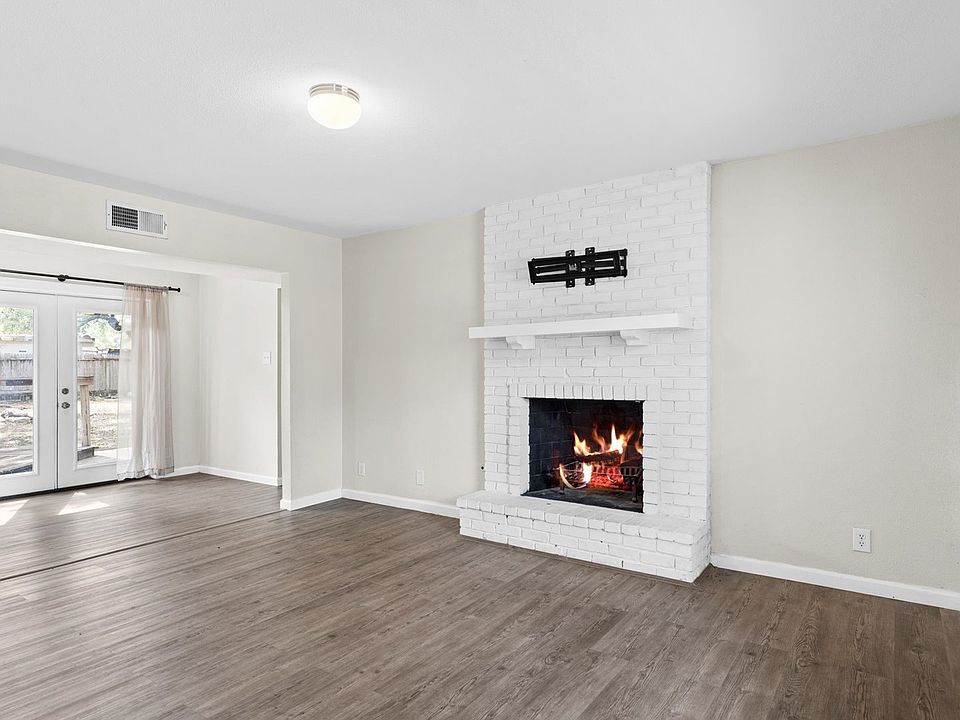 1st image of 3550 Red Oak Ln