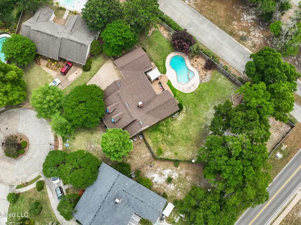 2593 Somerset Ct, Biloxi, MS 39531