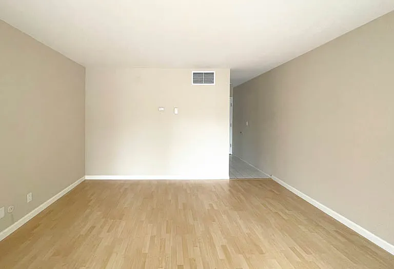 431 Dinahs Ct — Photo 5