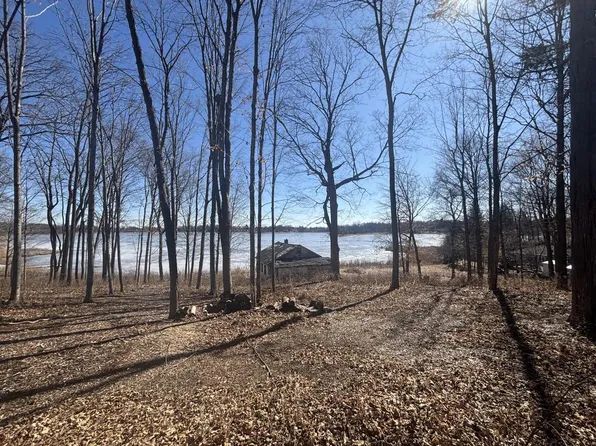 W6773 Lakeshore Cir, Elkhorn, WI 53121