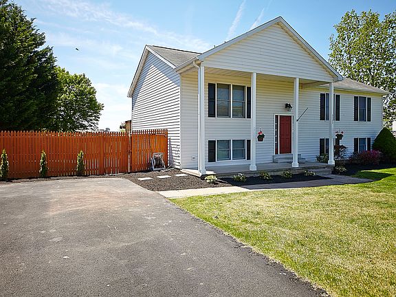 3rd image of 6395 Waterdale Ct