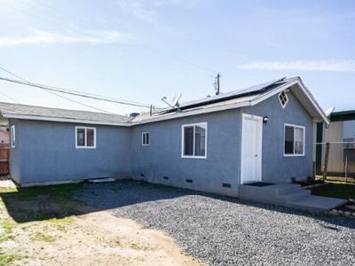 247 S College Avenue, Dinuba, CA, 93618