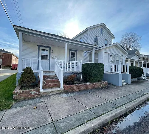 90 Poplar Ave Photo 1