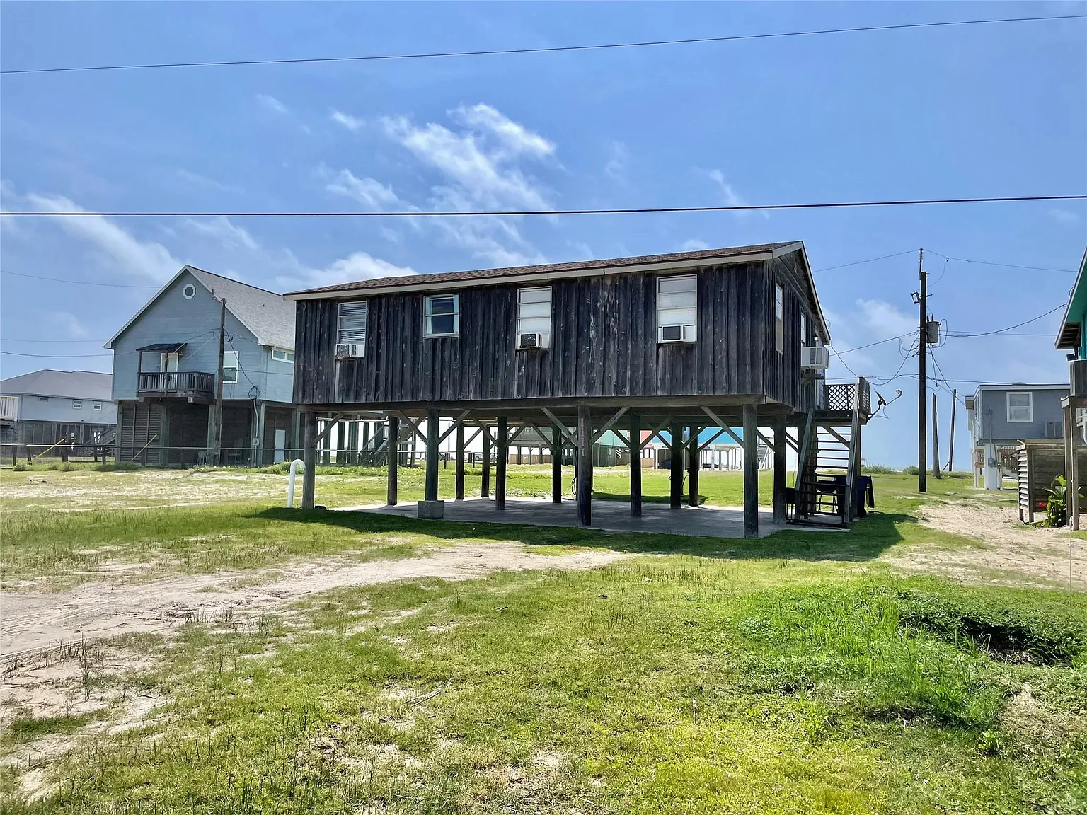 3 bed, 1.0 bath, 864 sqft, $2,000 — Photo 1