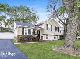 124 S Chestnut Ln, Glenwood, IL 60425