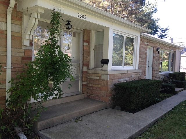 2nd image of 2302 Oak Ave