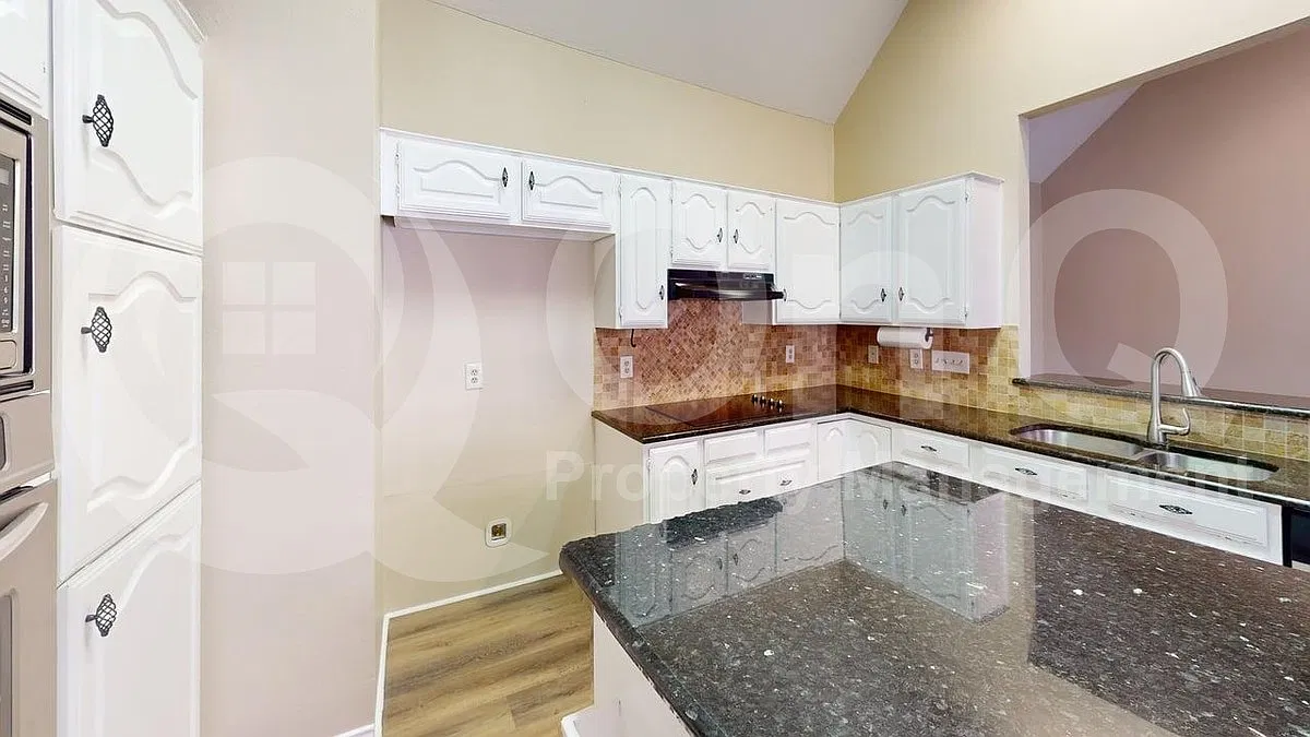 2 bed, 2.0 bath, 1353 sqft, $2,199 — Photo 4
