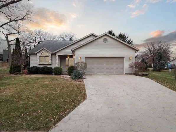 542 Crestwood Court, Jefferson, WI 53549