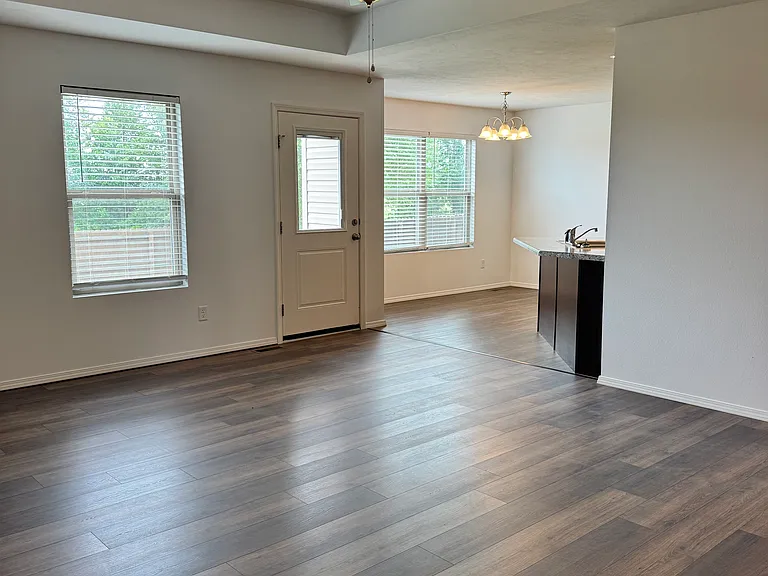 276 W Picardy St — Photo 16