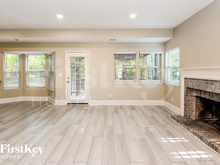 9906 Elsenham Ln — Photo 3