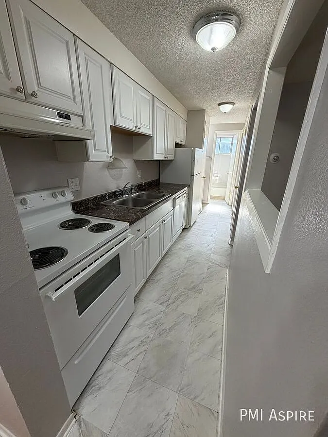 1 Bedroom 1 Bath Apartment — Photo 2