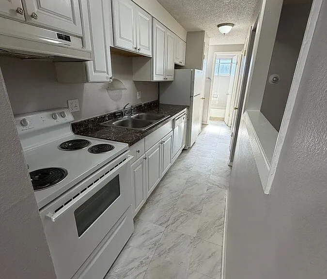 3333 Grant St #206 — Photo 2