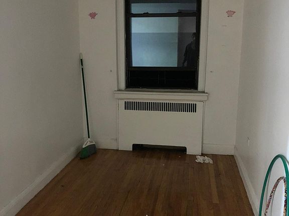3rd image of 300 Hayward Ave APT 2B