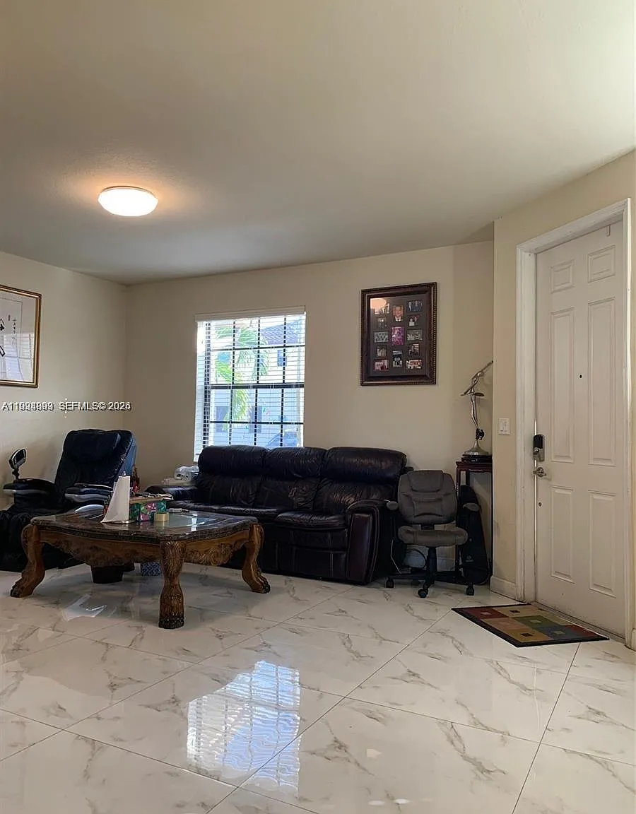 3 bed, 1574 sqft, $3,000 — Photo 2