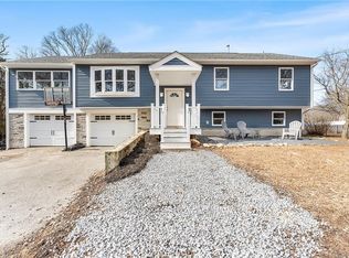 17 Isabella Dr, Tiverton, RI 02878