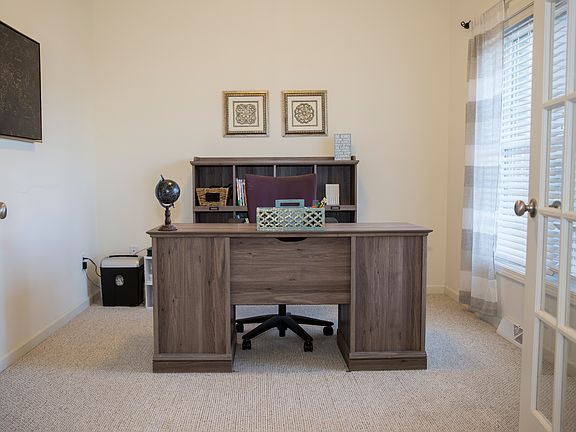 4th image of 17 Maiden Cir