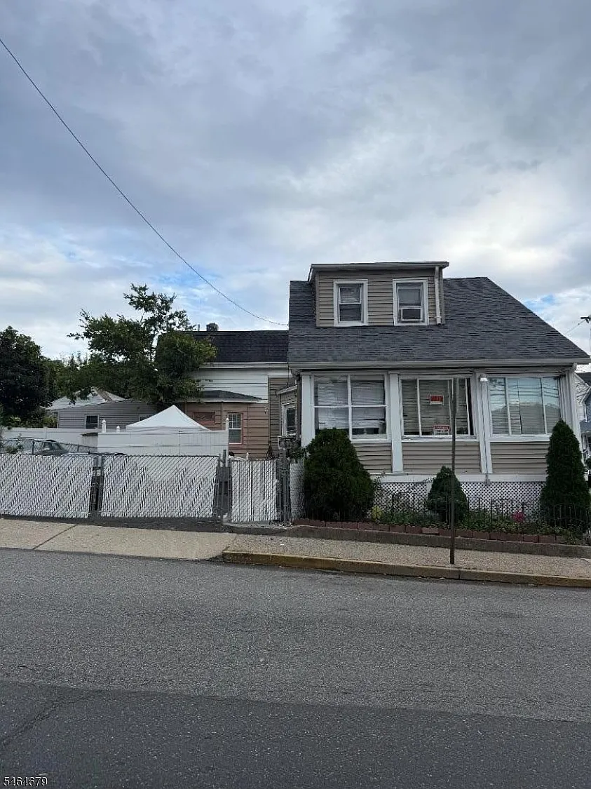 3 bed, 2.0 bath, $2,900 — Photo 1