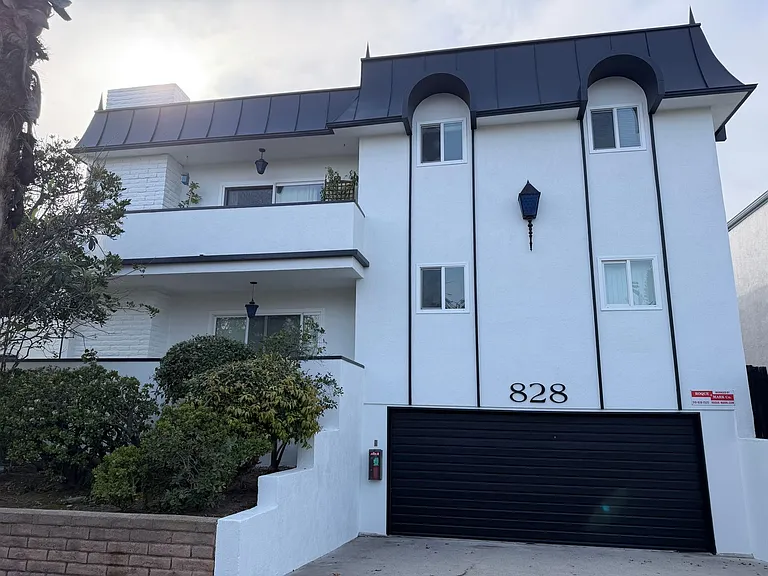 828 18th St in Santa Monica - steps to Montana Ave! — Photo 14