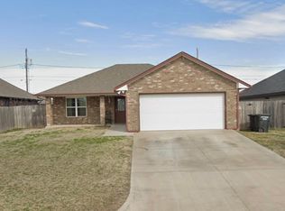 841 SW 10th St, Moore, OK 73160