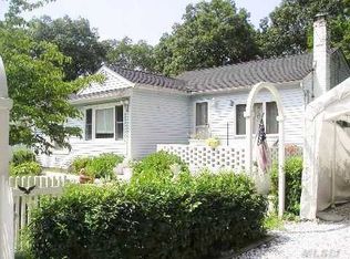 75 Ridgedale Ave, Farmingville, NY 11738