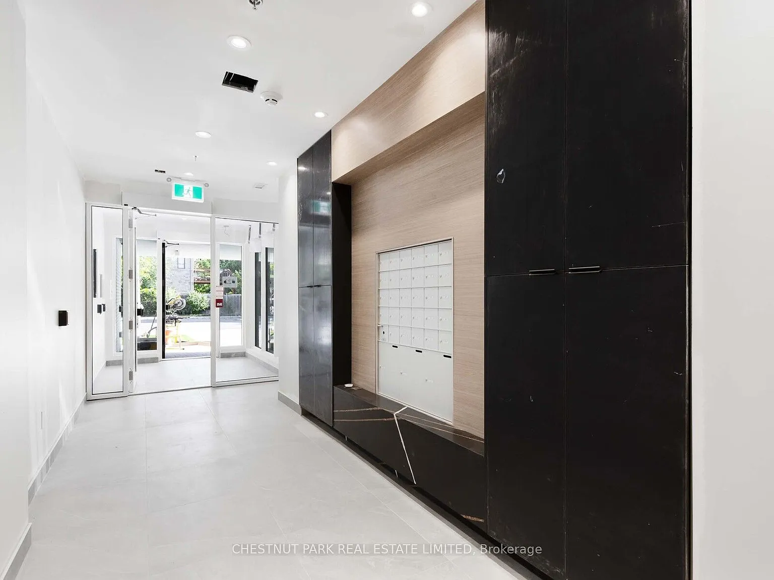 2 bed, $3,200 — Photo 2