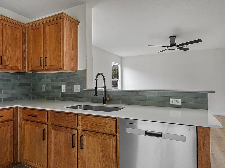 17129 Hamilton Point Cir — Photo 24