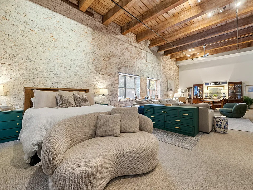 15 Sleeper St #103