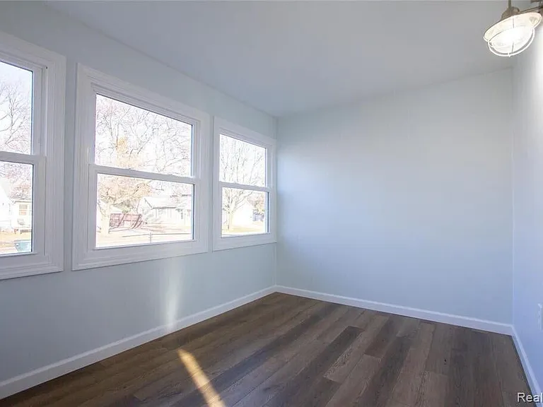 1308 E Milton Ave — Photo 4