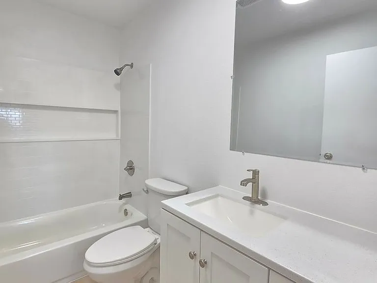 8249 Catalpa Ave — Photo 10