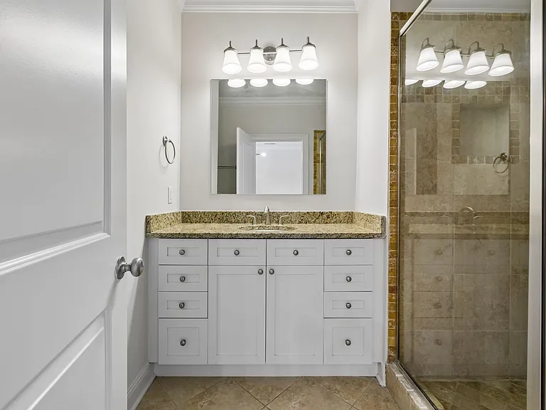 2110 Acklen Ave #101 — Photo 32